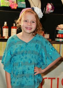 Maggie Elizabeth Jones - FOX's "Ben and Kate" (Maddie) with Chloe and Maddie Boutique.