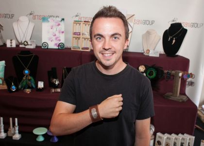 Frankie Muniz of Sharknado 3: Oh Hell No!; Malcolm in The Middle with <a href="https://www.facebook.com/horsefeathersgifts" target="_blank">HorseFeathers Gifts</a>.