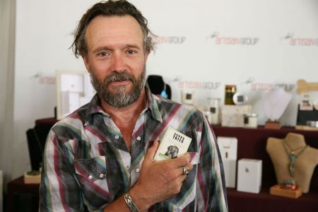 John Pyper-Ferguson of "The Last Ship"; "Suits"; and "Burn Notice" with <a href="https://www.facebook.com/SoapCauldron/" target="_blank">Soap Cauldron</a>.