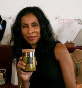 Khandi Alexander of "Scandal" (Nominated: Guest Actress, Drama) with <a href="https://www.facebook.com/LitandCoCandles/" target="_blank">Lit & Co. Candles</a>.
