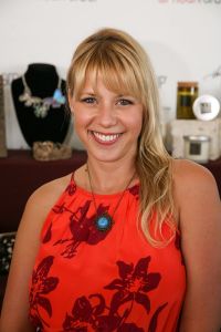 Jodie Sweetin of "Fuller House" and "Full House" with <a href="https://www.facebook.com/mgracejewelry/" target="_blank">Mary Grace Jewelry</a>.