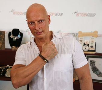 Joseph Gatt of "Game of Thrones" (Nominated Show: Outstanding Drama Series) with <a href="https://www.facebook.com/ScarlettSageDesigns/" target="_blank">Scarlett Sage Southland Designs</a>.