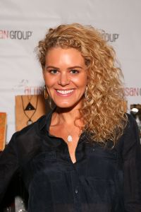 Kelly Dowdle of "American Crime Story: The People Vs. OJ Simpson" with Starletta Designs.